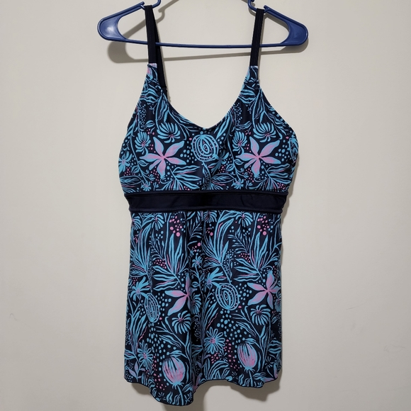 Womens Plus Size 2XL Swim Top, Multi Colored Design - Picture 9 of 9